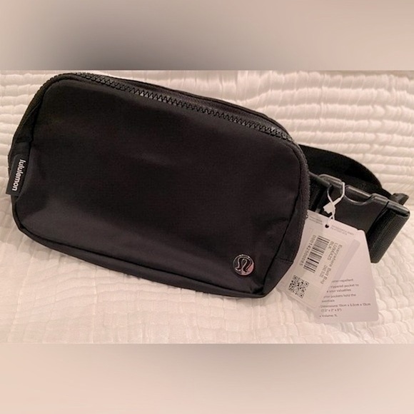 NWT Lululemon Everywhere Belt Bag 1L Black Waist Bag Crossbody - Picture 3 of 12